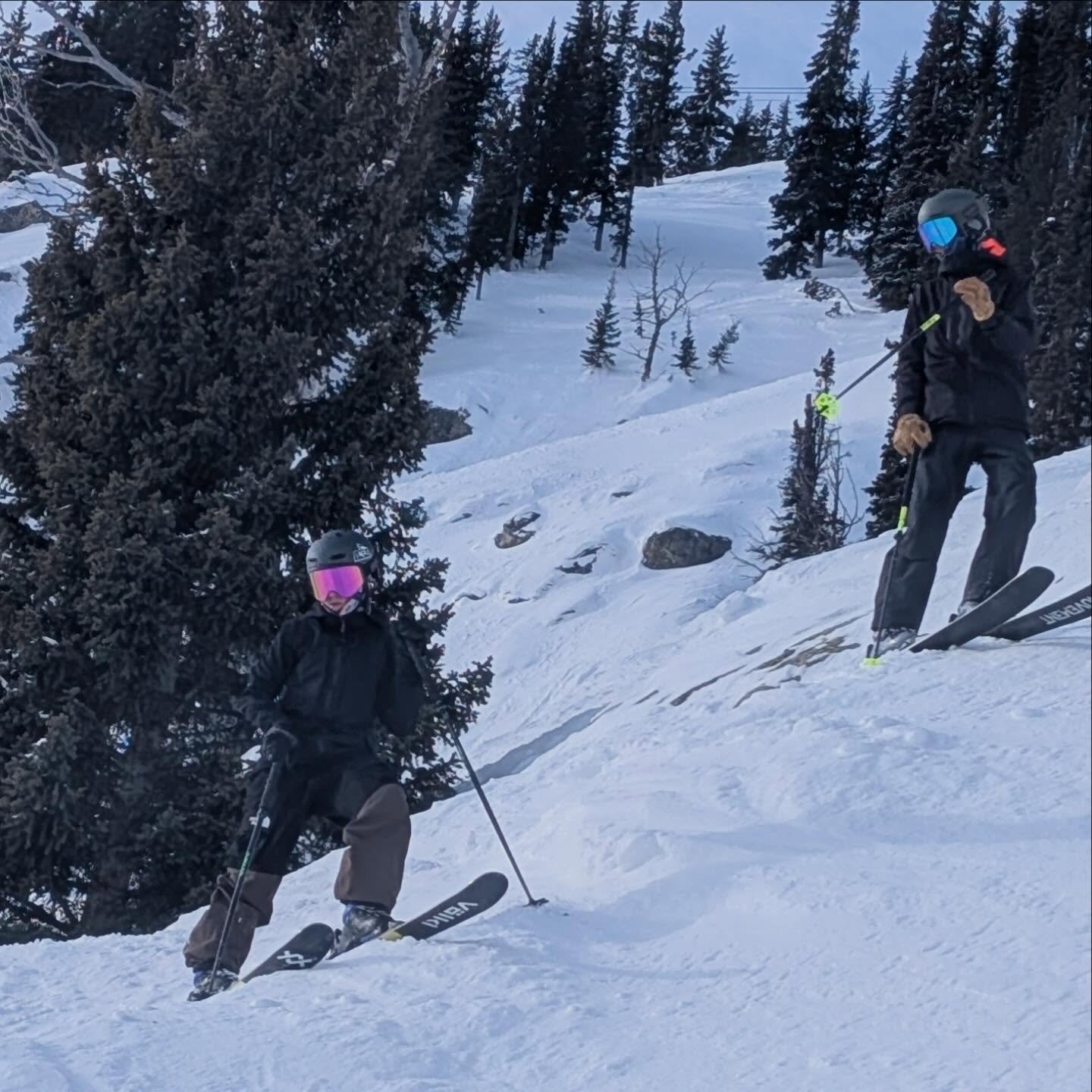 Das Optics family @drewski2826 and @john.erdmann came to the Tetons for a visit. In bounds, backcountry and in the air.  From waffles at the top of the tram to Teton Pass laps and @drewski2826 competing in a freeride comp it was a great weekend!