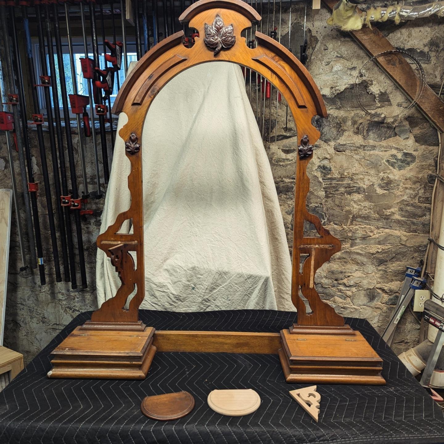 Shine up and new shelf for this mirror stand! 

#furniturerepair #furniturerestoration #furniturerefinishing