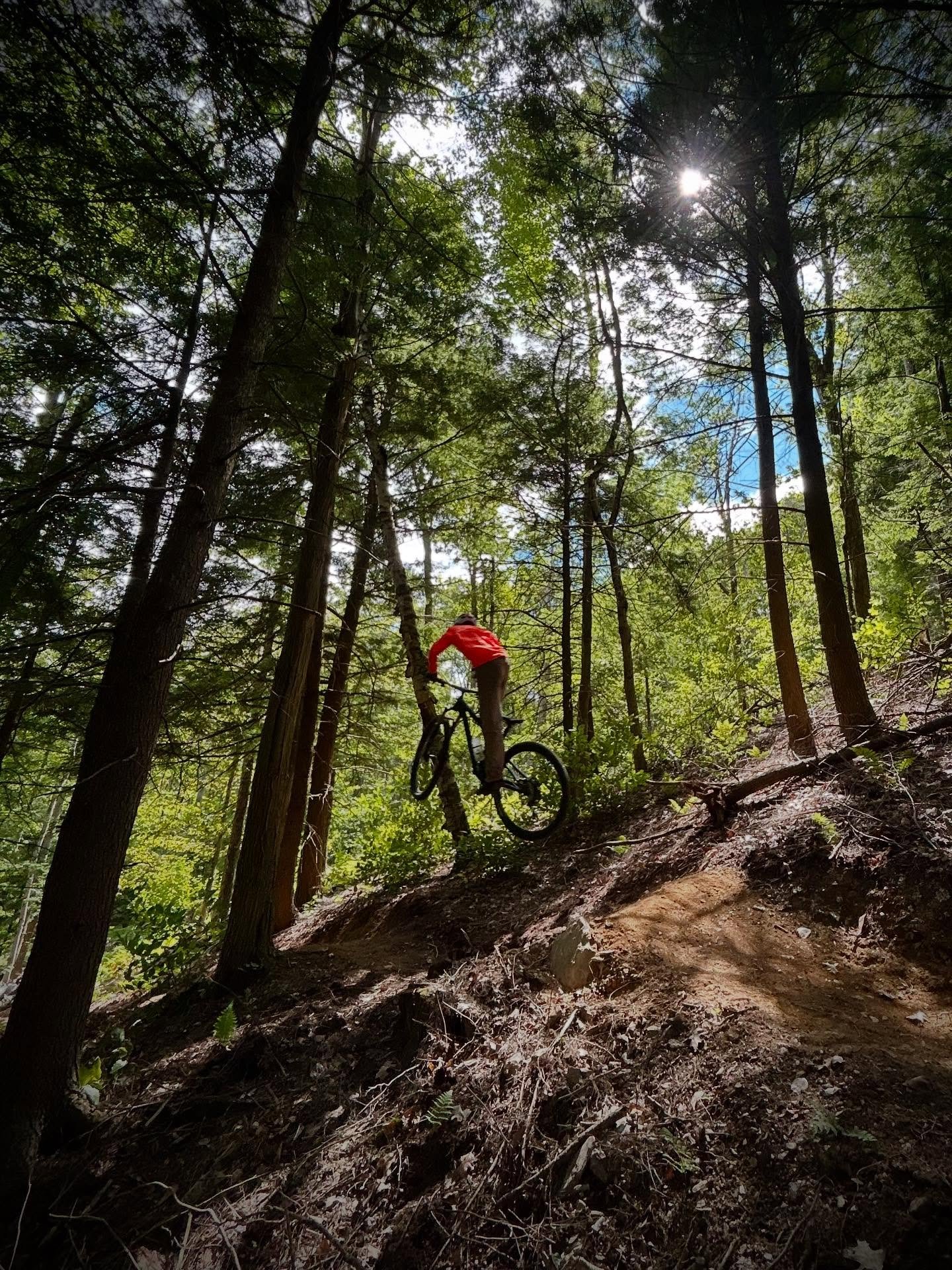 Flight test 😎

Trail work continues on a 1.5 mile black technical descent, as well as a 2.5 mile machine built bidirectional blue trail. 

Volunteer build days will be announced next week

#mtb #intheberkshires #bershirema #mtbma @nemba_mtb @outside