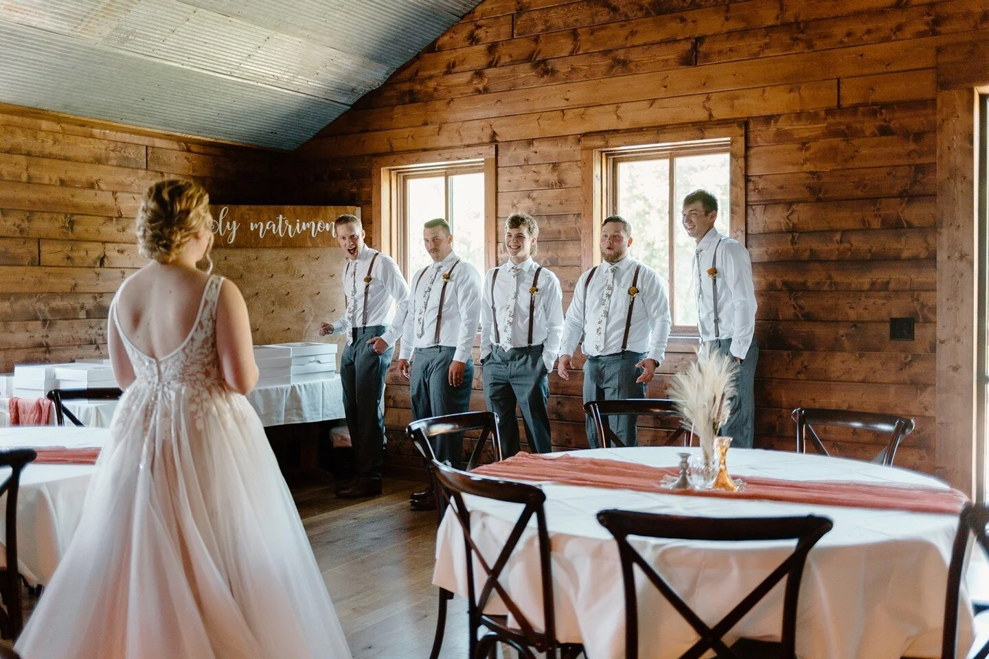 HIGHLY RECOMMEND DOING A FIRST LOOK WITH YOUR GROOMSMEN 😍⁠
⁠
Love to see the guys hype our bride up, it just warms my whole heart up 🥺⁠
⁠
Would you do a first look with your groomsmen??