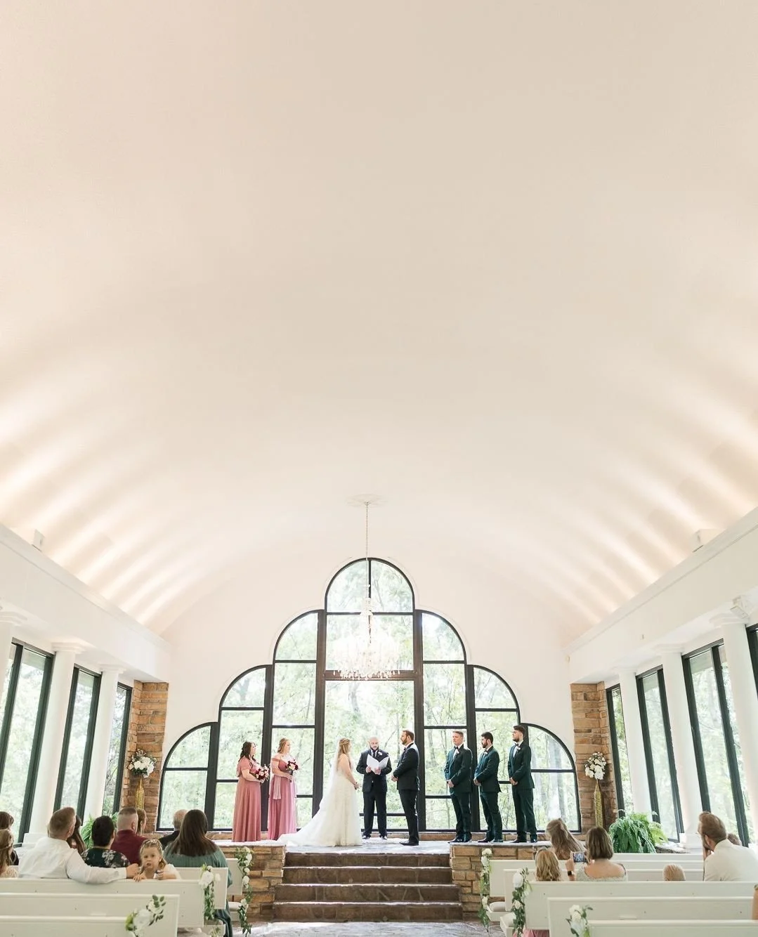 We always recommend arriving no more than 5 minutes before your contracted start time.
Why? It helps avoid overlap with any weddings before yours - and gives our team time to finish setup, too.
Want help building your wedding day timeline aroun