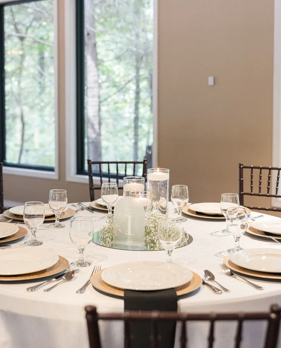 Low lighting. Flickering candles. Rich florals and warm tones.
Fall receptions at the chapel always feel a little extra cozy - and we are fully here for it. ✨
PC: Shalyn O'Neal Photography 
@shalynonealphotography 
https://www.shalynonealphot