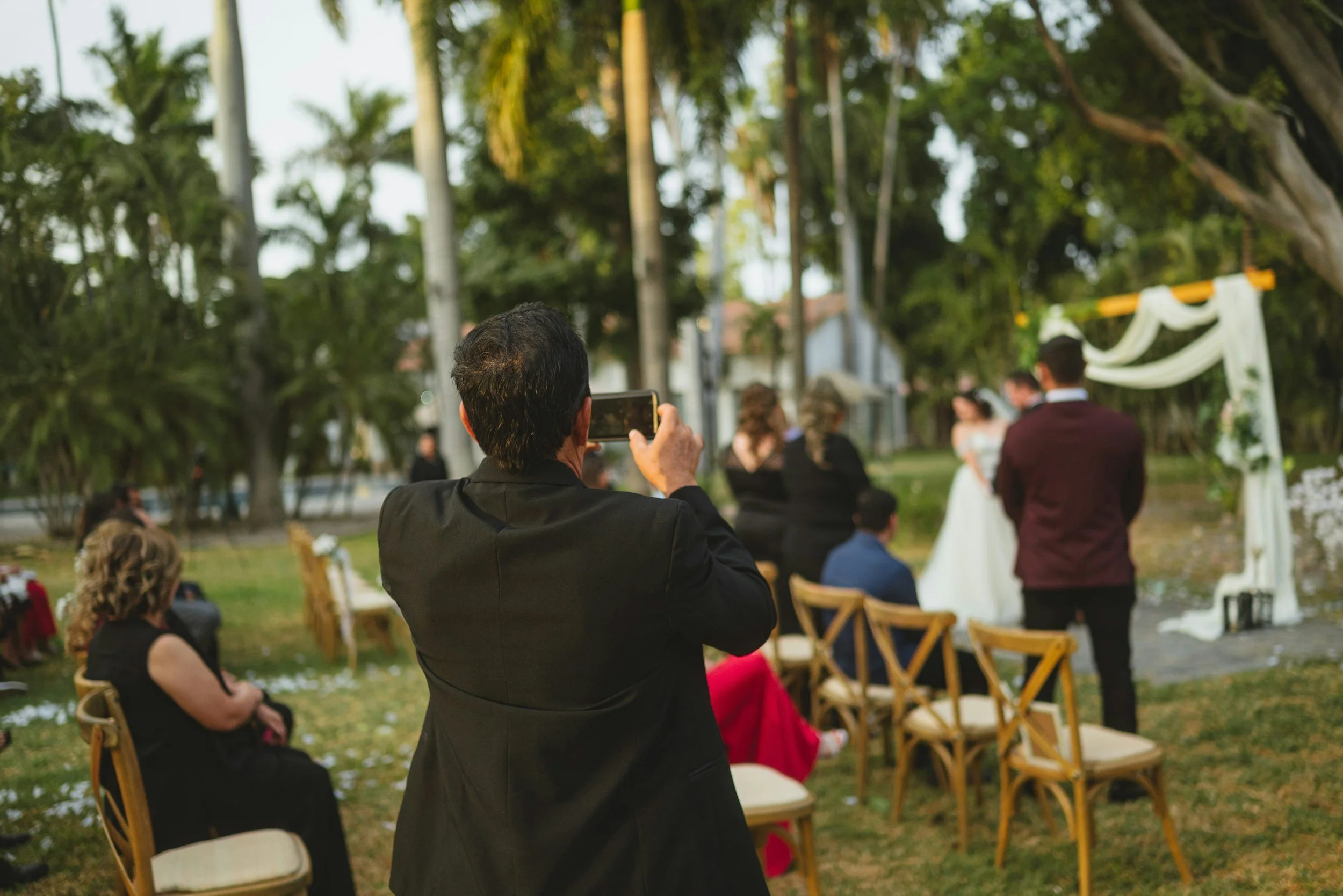 Should You Have an Unplugged Wedding Ceremony?