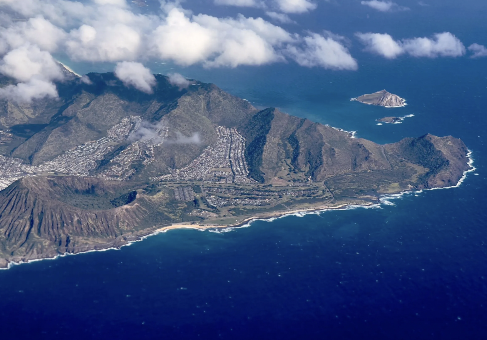 US military’s fuel leak contaminates Honolulu’s drinking water, poisoning thousands