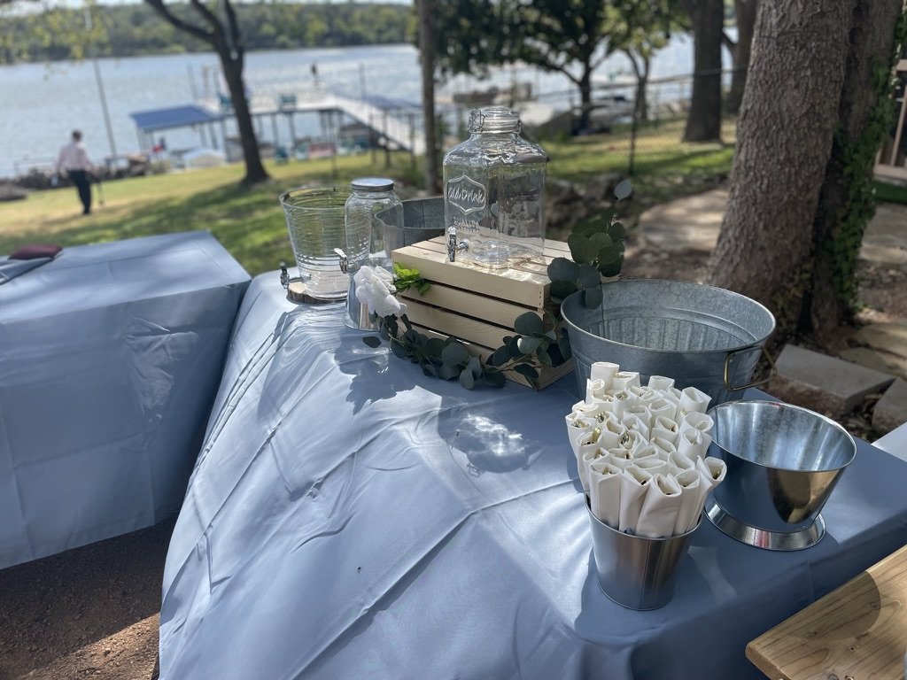 Serving table set up