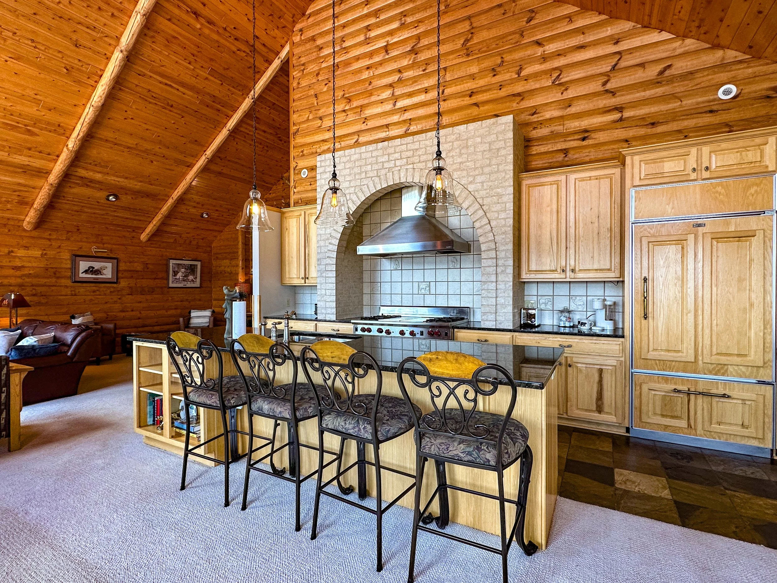Kitchen + breakfast bar.JPG