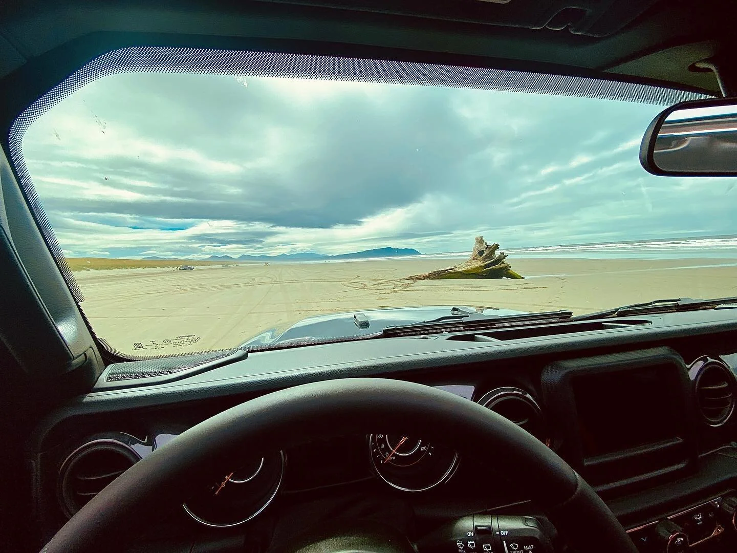 Beach cruising 🛻🌊 #traveloregon #oregoncoast #oregon