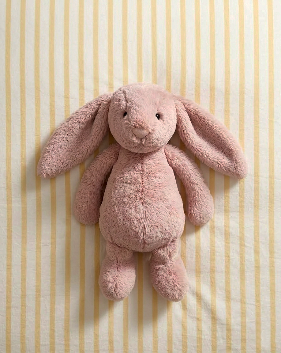 yellow-white-lines-duvet-pink-bunny .png