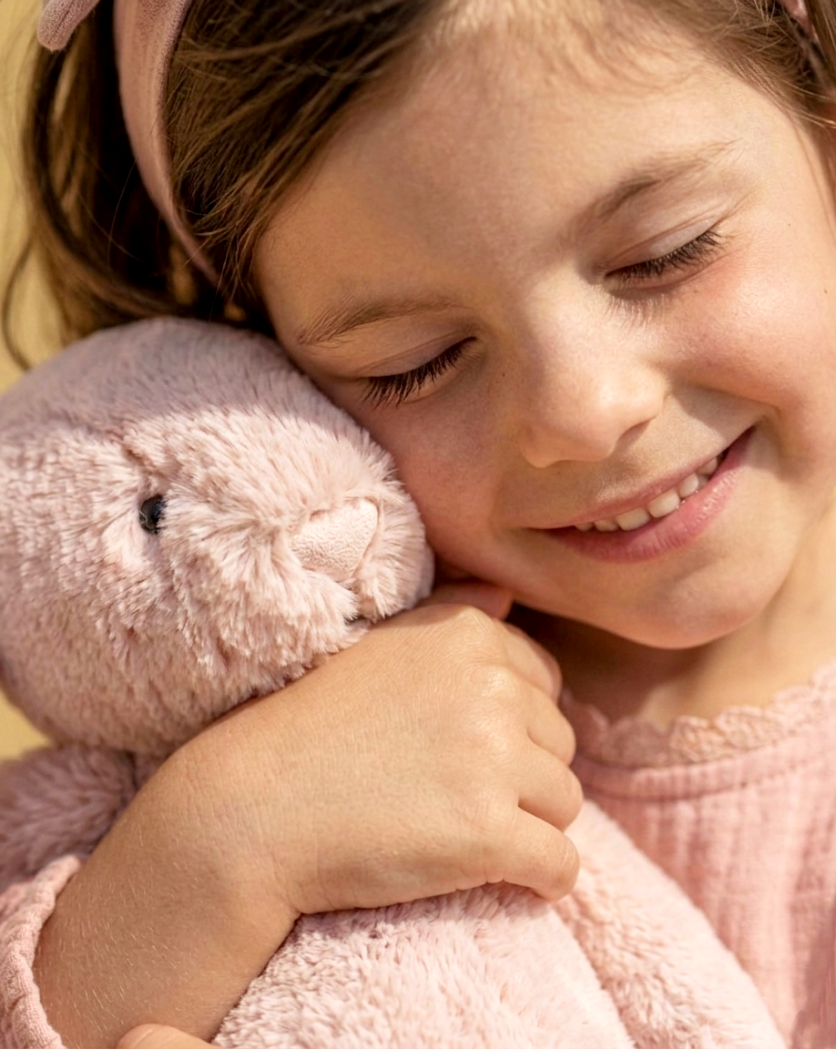 Close-up-girl-and-pink-bunny.png