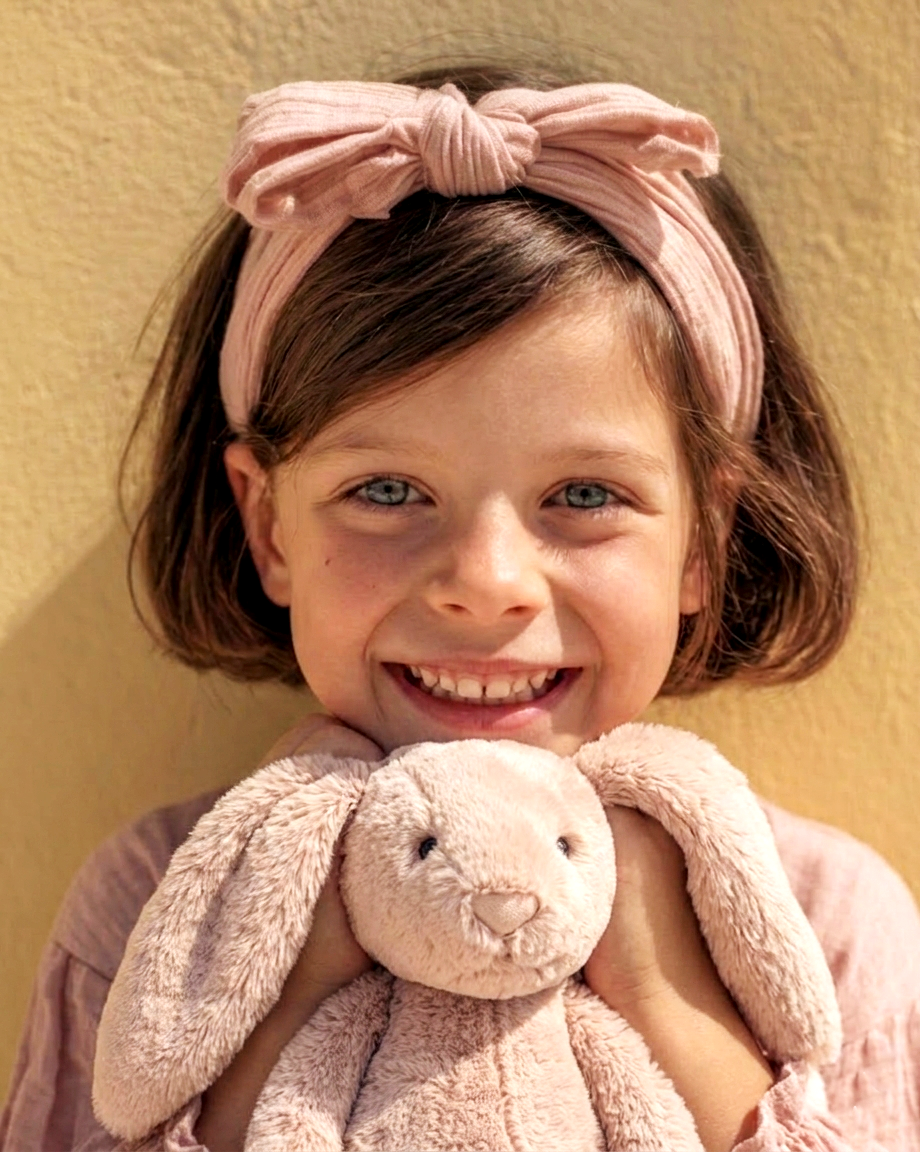 smiling-girl-pink-bunny.png