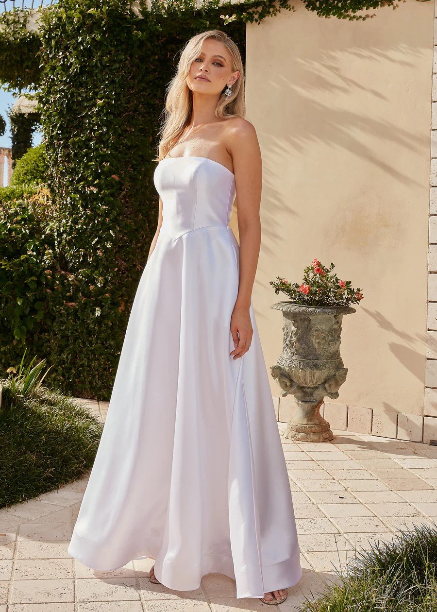 FrangipaniPO24177_TaniaOlsenDesigns_FloraisonCampaign_Image3.jpeg