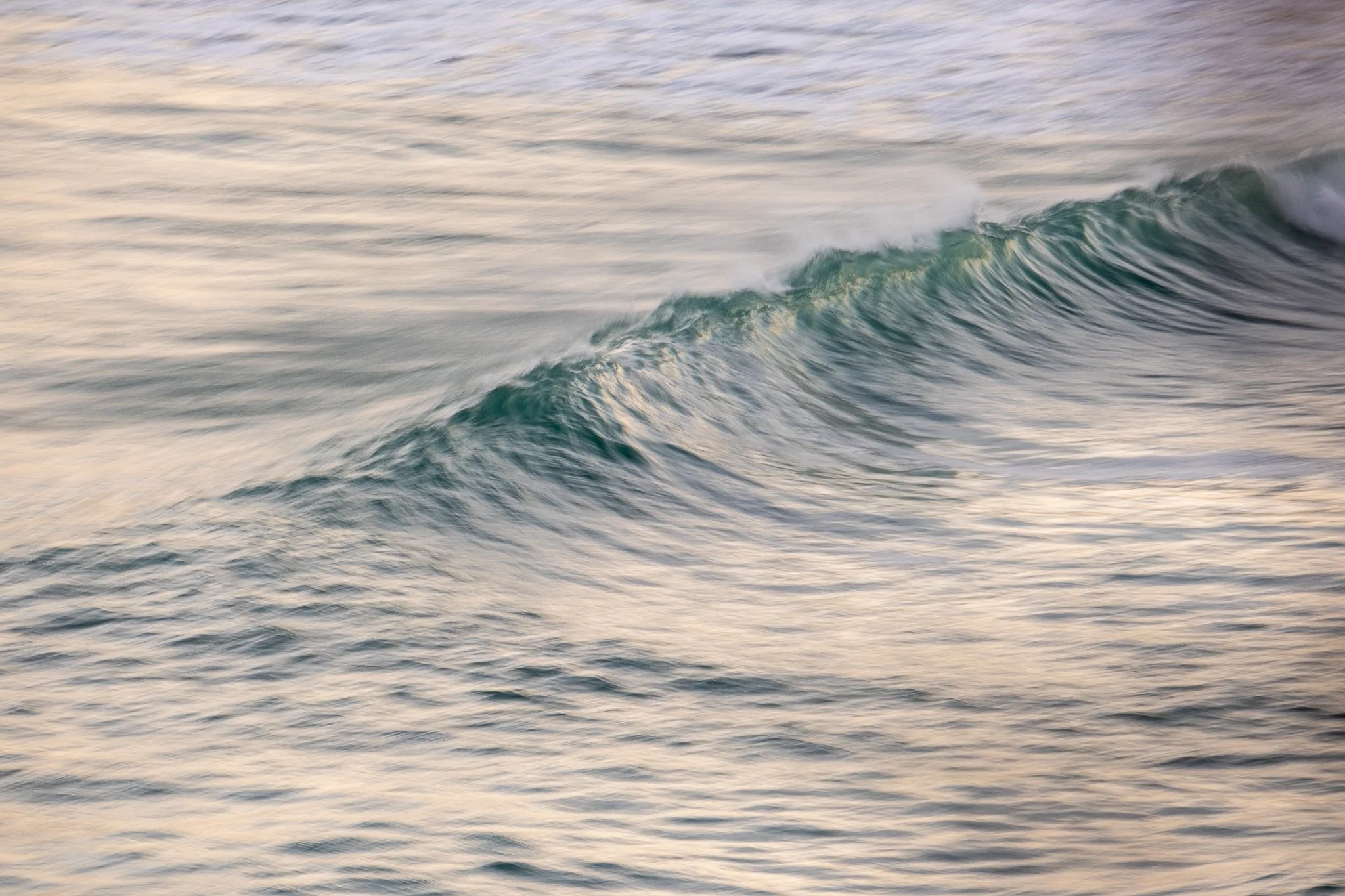 Slow shutter wave photograph at Mount Main Beach in New Zealand