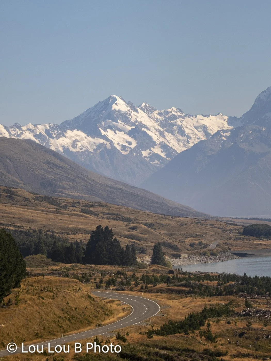 Aoraki / Mount Cook and Southern Alps viewed across Lake Pukaki, New Zealand