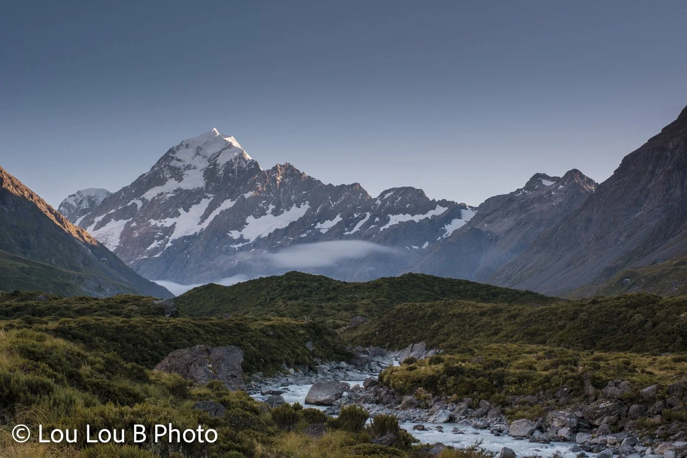Hooker River flowing through Hooker Valley beneath Aoraki / Mount Cook, New Zealand