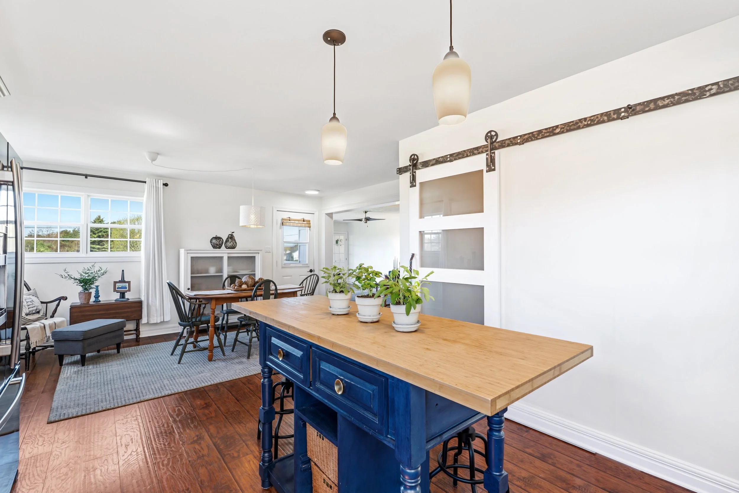 9 Kitchen.jpg