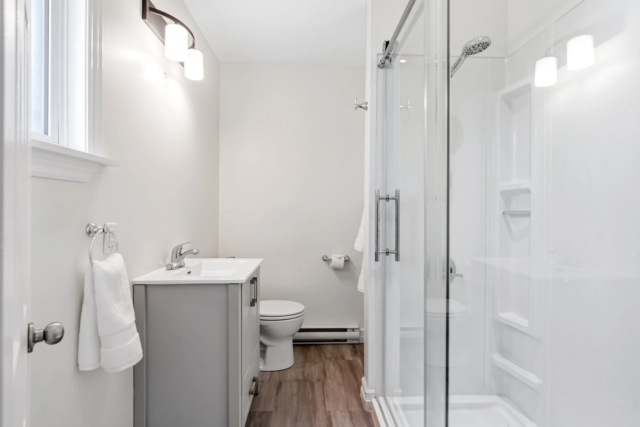 23 Ensuite 1.jpg