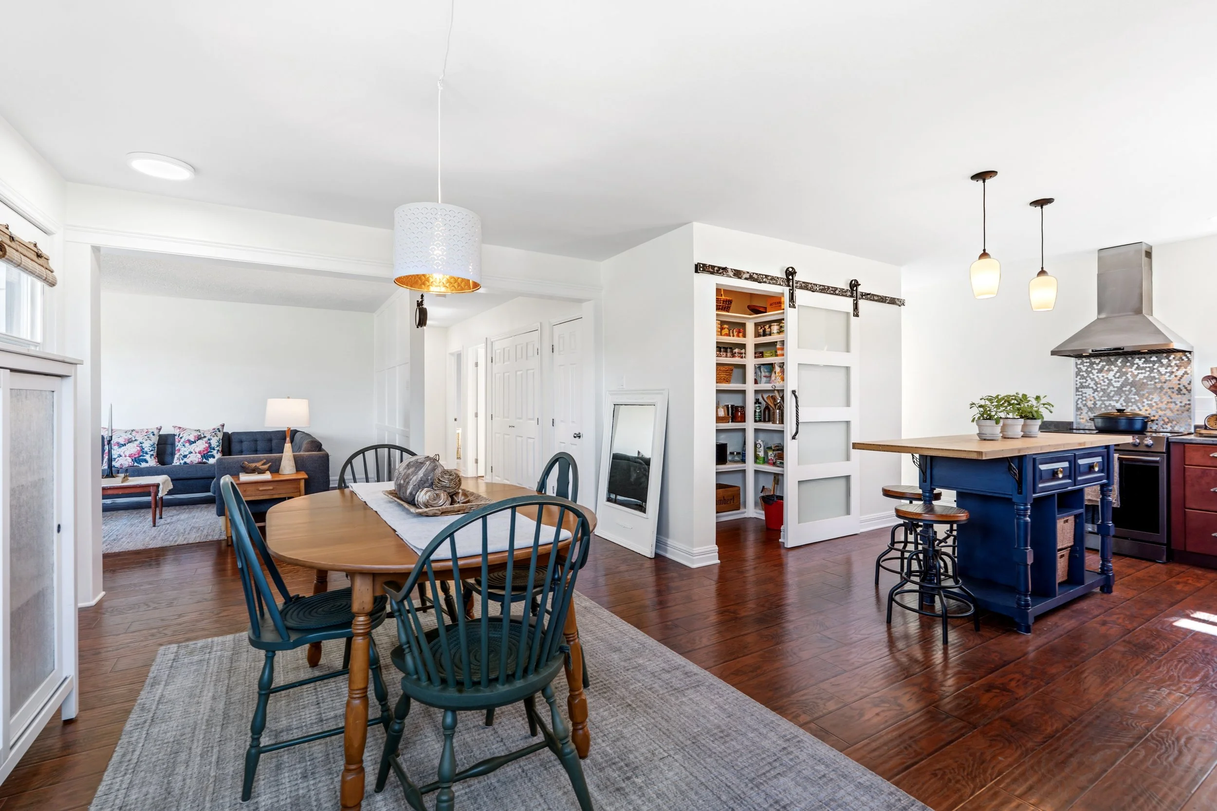 17 Dining, Kitchen, Lounge.jpg