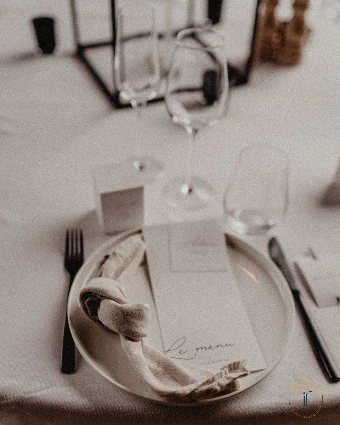 Behind the Ribbon : Every quiet luxury detail begins with intention.
A ribbon perfectly adjusted. A candle slightly repositioned. A table that feels both effortless and orchestrated.
These are the gestures that define The Inspiring Factory.
.
Wedding