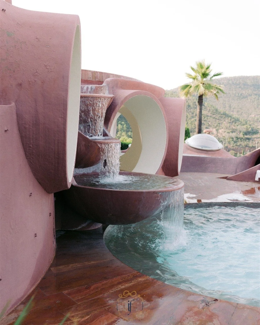 Some places leave a mark long before the first guest arrives : Iconic or hidden, each venue carries its own rhythm &mdash; our goal is to harmonize it with the story we want to tell.
Over 15 years, I&rsquo;ve discovered that excellence lies in antici