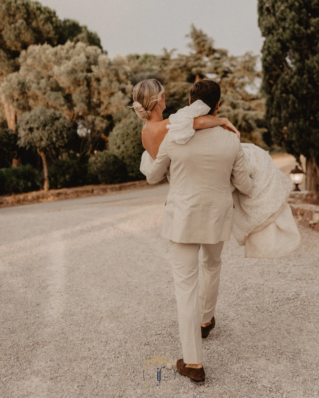 The same precision that runs the world&rsquo;s biggest events now ensures your wedding runs seamlessly &mdash; from anywhere : You don&rsquo;t need to be everywhere, you need to feel secure.
When you plan your Riviera wedding from another country, wh