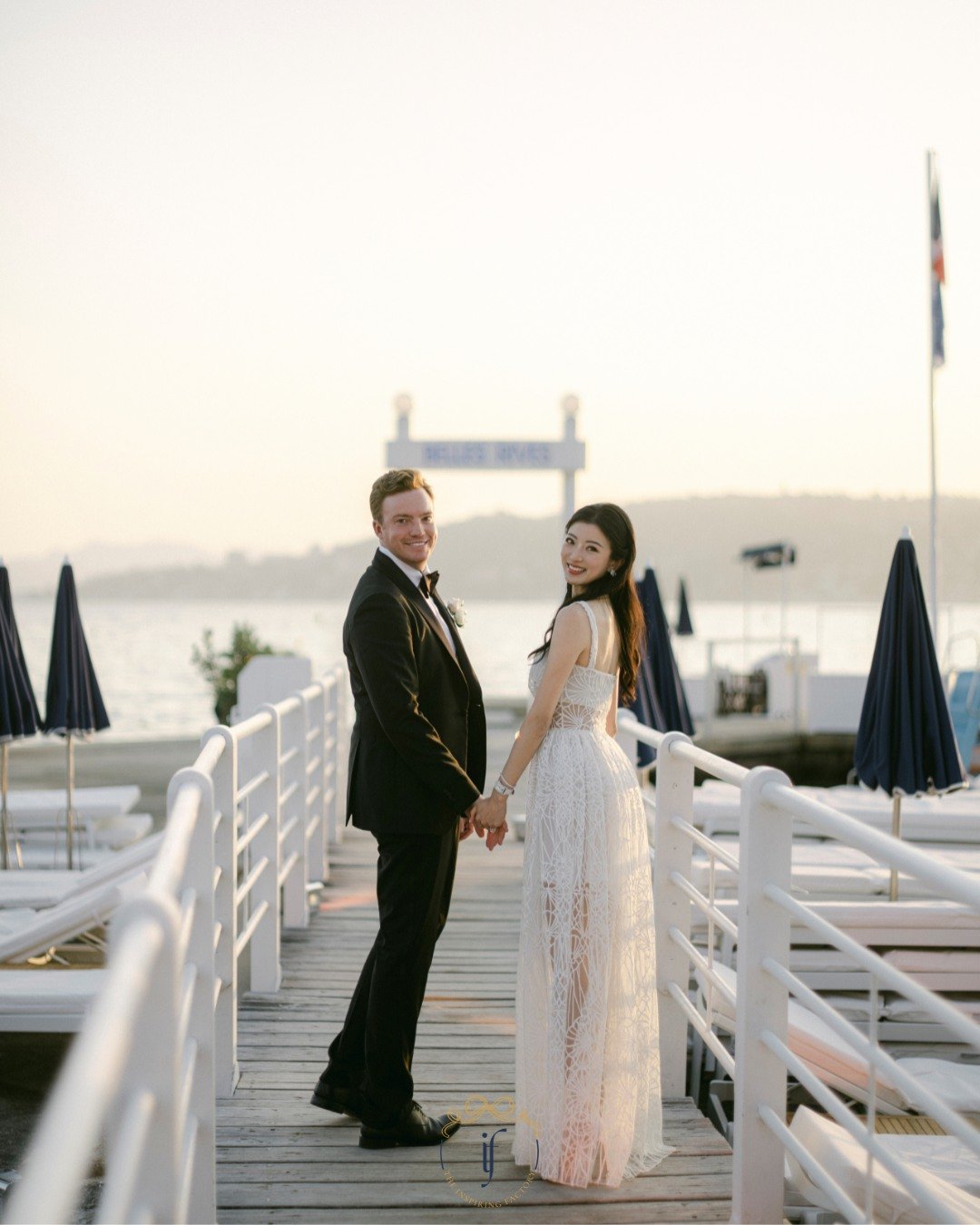 No one talks about the emotional weight of planning a wedding.
Not the flowers - Not the dress - Not the menu - The invisible part.
Balancing expectations - Managing personalities - Protecting the atmosphere.
We anticipate tensions before they surfac