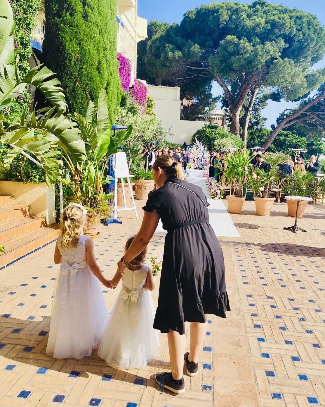 The mind behind the logistics. The heart behind the celebration.
Years of event production taught me how to anticipate every detail.
Today, I bring that same expertise to weddings, private celebrations and corporate events designed to feel effortless