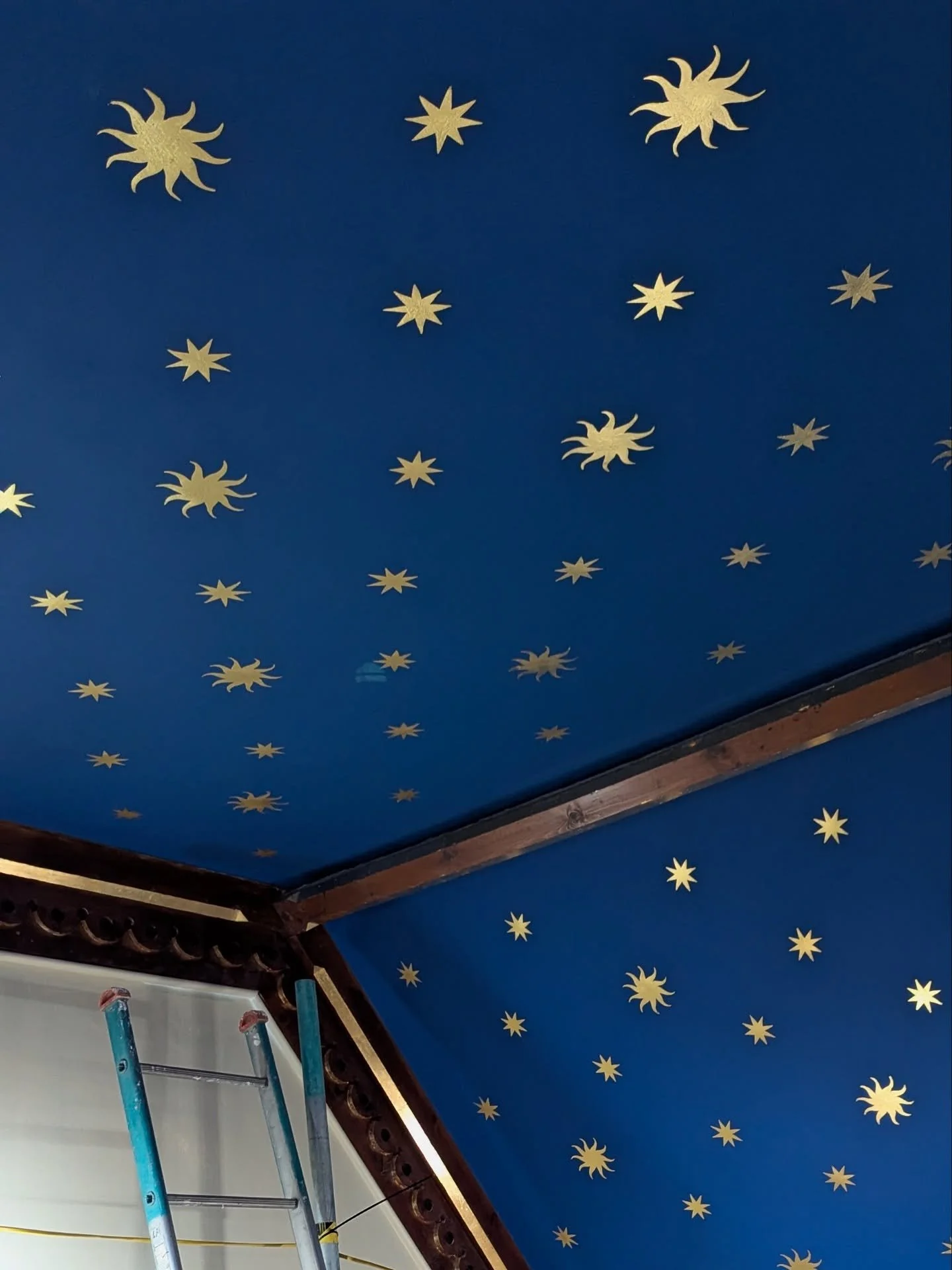 A gilded starry sky for the newly renovated Gillingham New Church in Dorset ⭐️
&bull;
What a project this was! I&rsquo;ve painted ceilings before now but this one brought about all sorts of new challenges for me; for one my maths was put to the test 