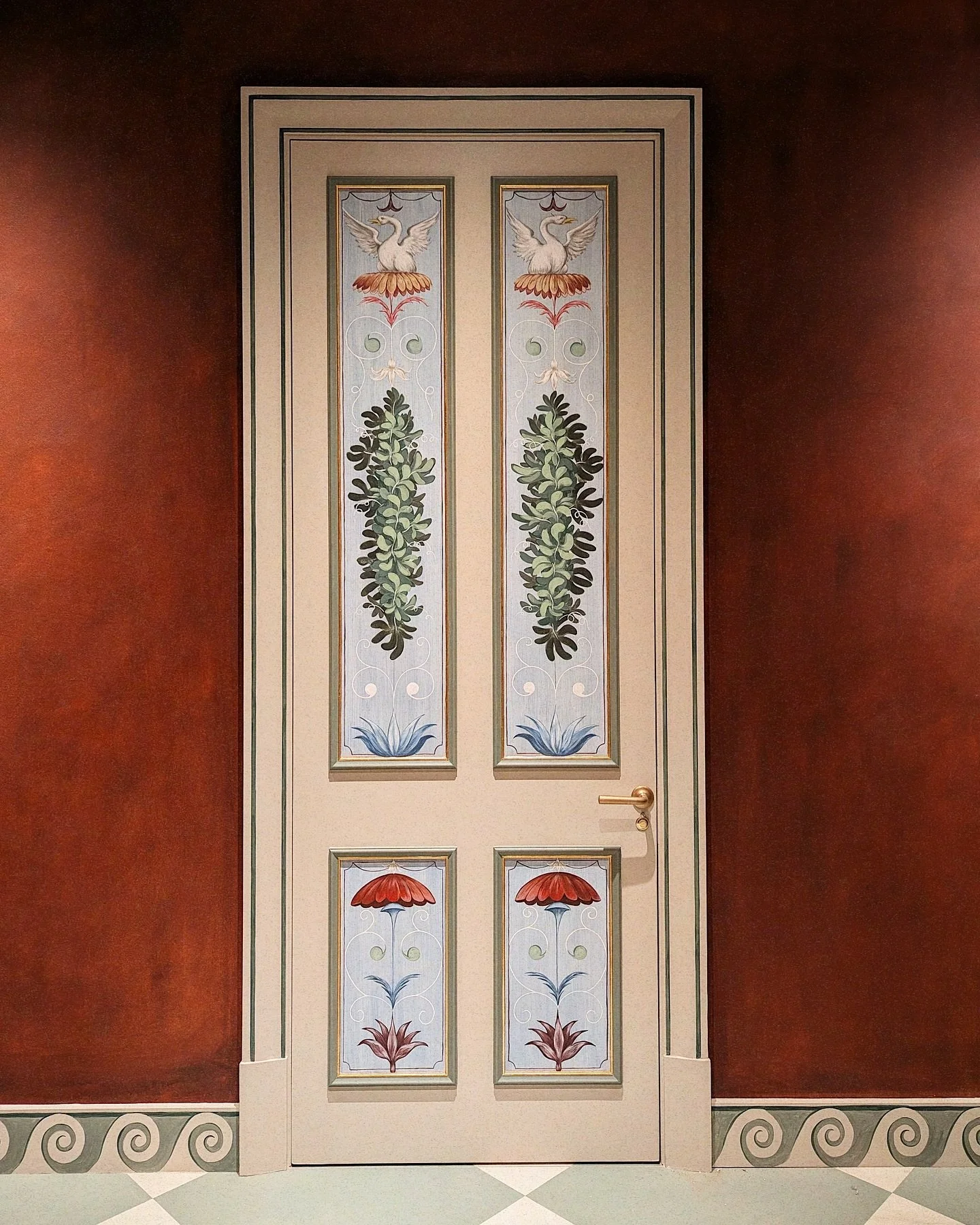 A little taste of Rome 🇮🇹 Here it is, a bespoke hand painted dining room, inspired entirely by a trip to the Vatican.
&bull;
Originally this project was simply to create a textured wall of rich, deep tobacco tones however, on day one the clients ar