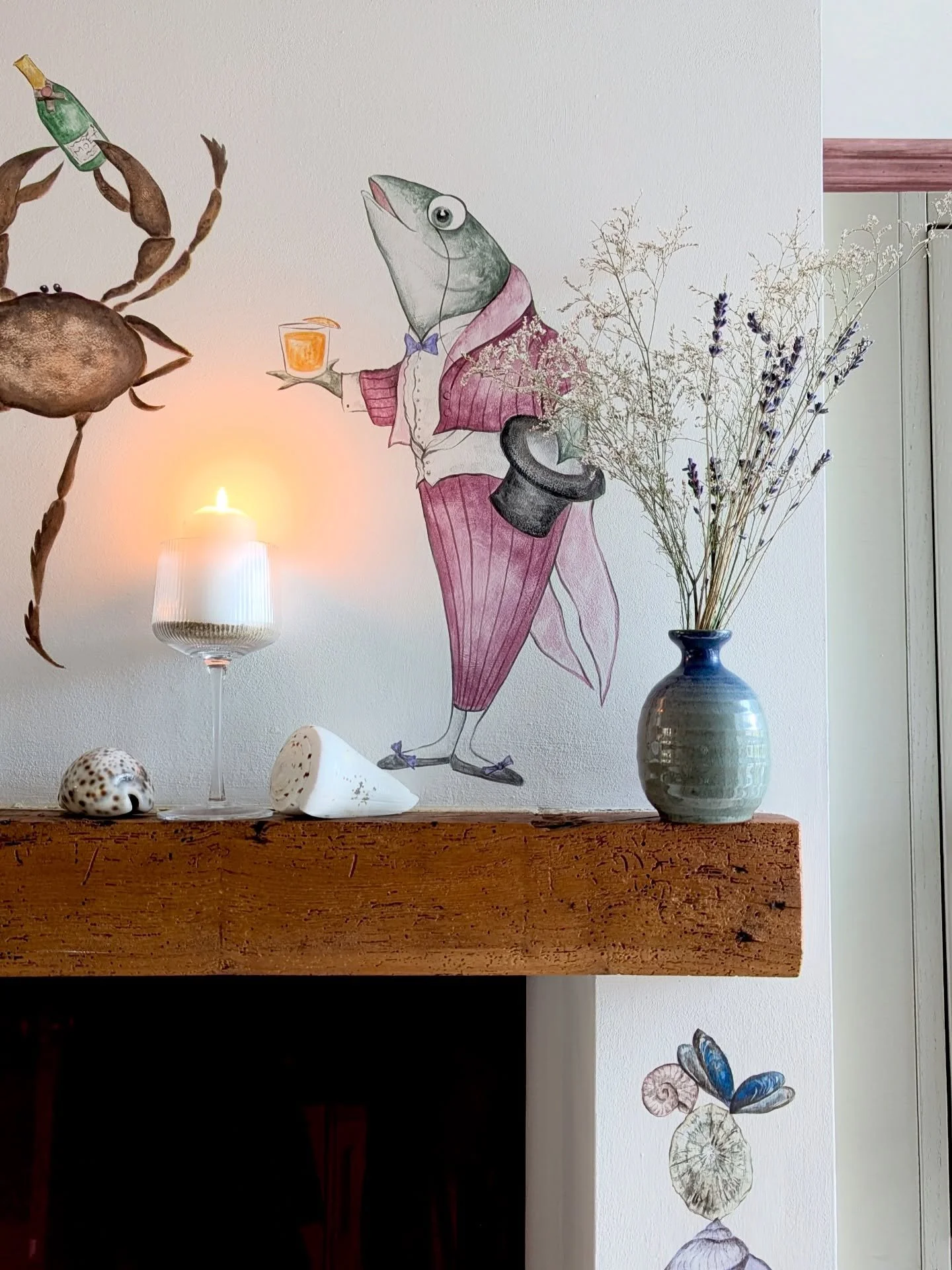 Details of &lsquo;The Seafood Cocktail Party&rsquo;
&bull;
This mural lives in the heart of this home, the kitchen, and was designed to commemorate memories of holidays spent indulging a longstanding love of seafood &amp; cocktails 🦞 🍸 
&bull;
#mur