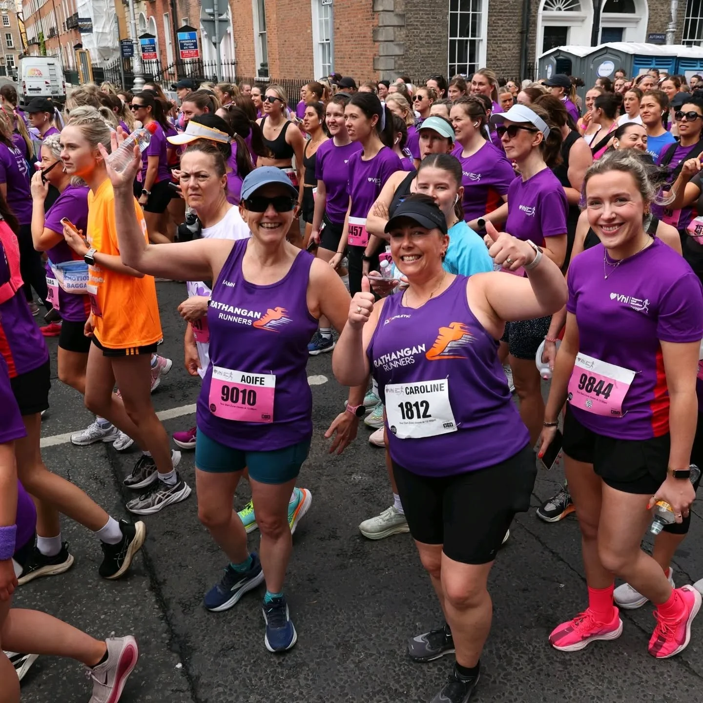 One week ago today, the streets of Dublin looked like this. 💜🏃&zwj;♀️

An incredible atmosphere, unforgettable moments, and thousands of women taking on something special together. 🙌

#VhiWMM #BestTimeEver