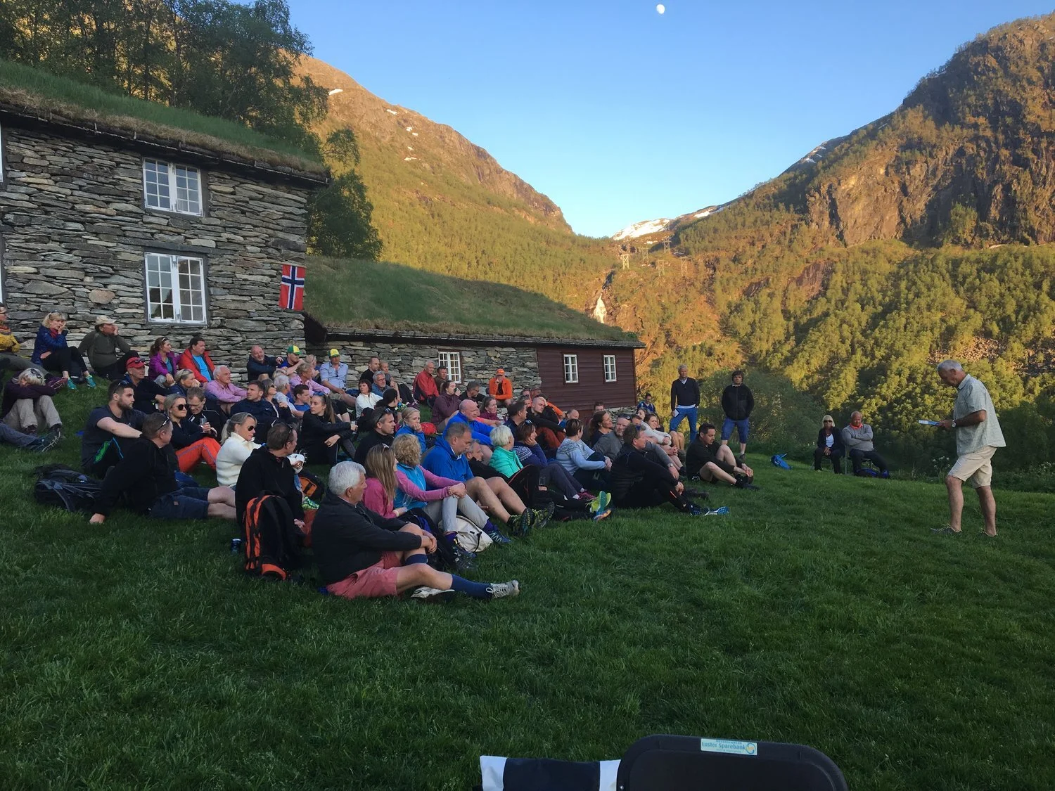 Eurojuris og Advokatfirmaet Tollefsen inviterte 100 advokatar til samling på Skjolden.