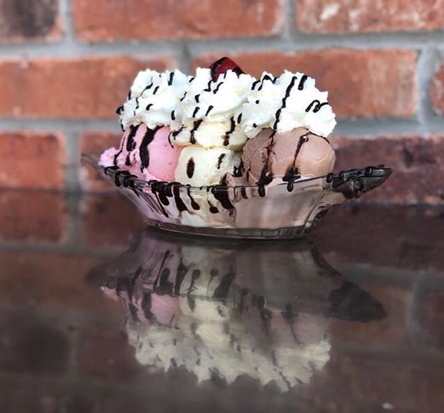 Hand-scooped, smothered in fudge sauce, topped with from-scratch whipped cream with a cherry on top, we will make your signature dessert any which way you please!
.
Dine in, pickup, order online here:
www.DonckersRestaurant.com
.
.
.
#donckers #choco