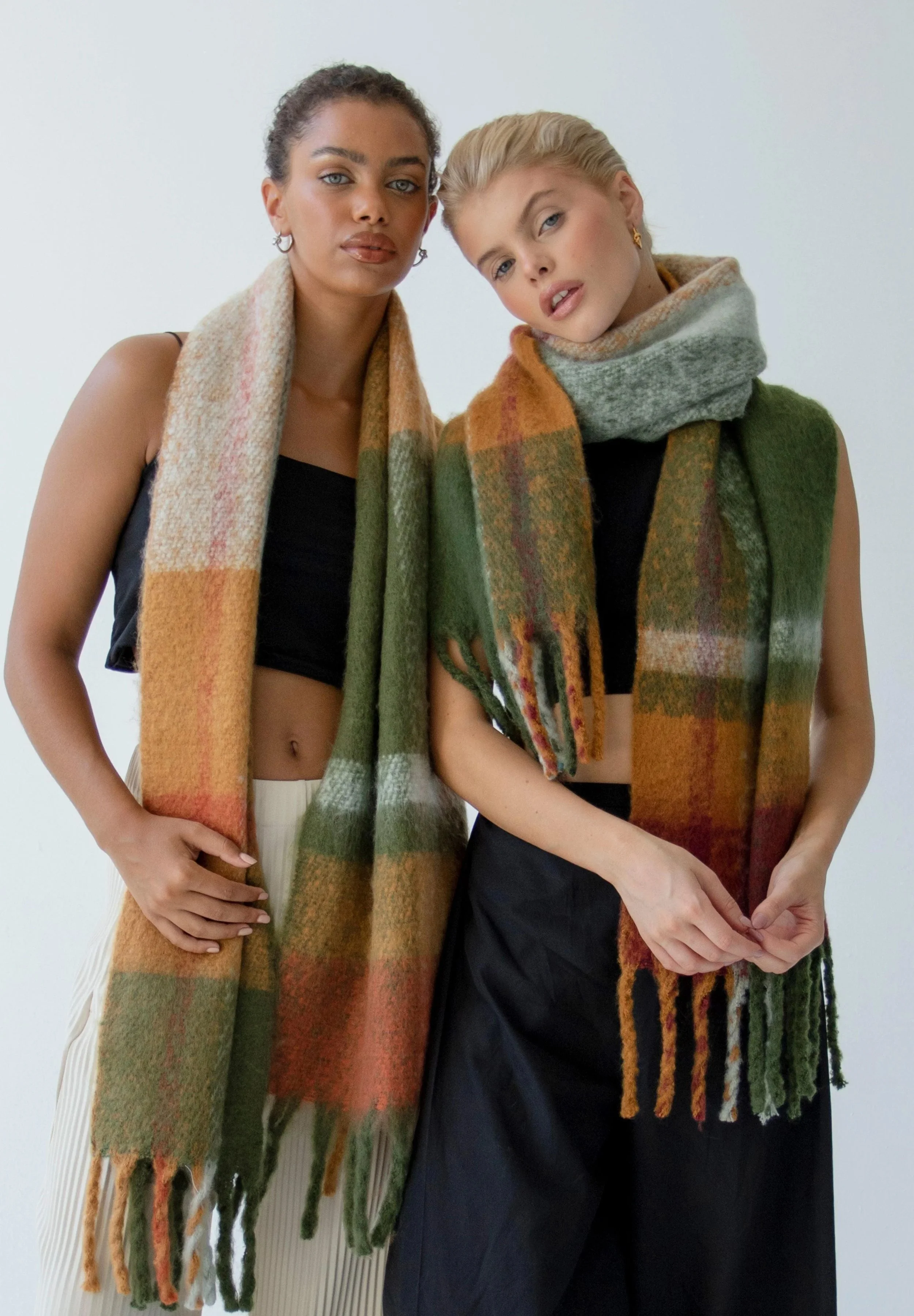 arctic-fox-recycled-stockholm-scarf-mossy-spring-autumn-winter-g1_c0dbafb9-4bf4-453a-b7db-05340f83001d.jpg