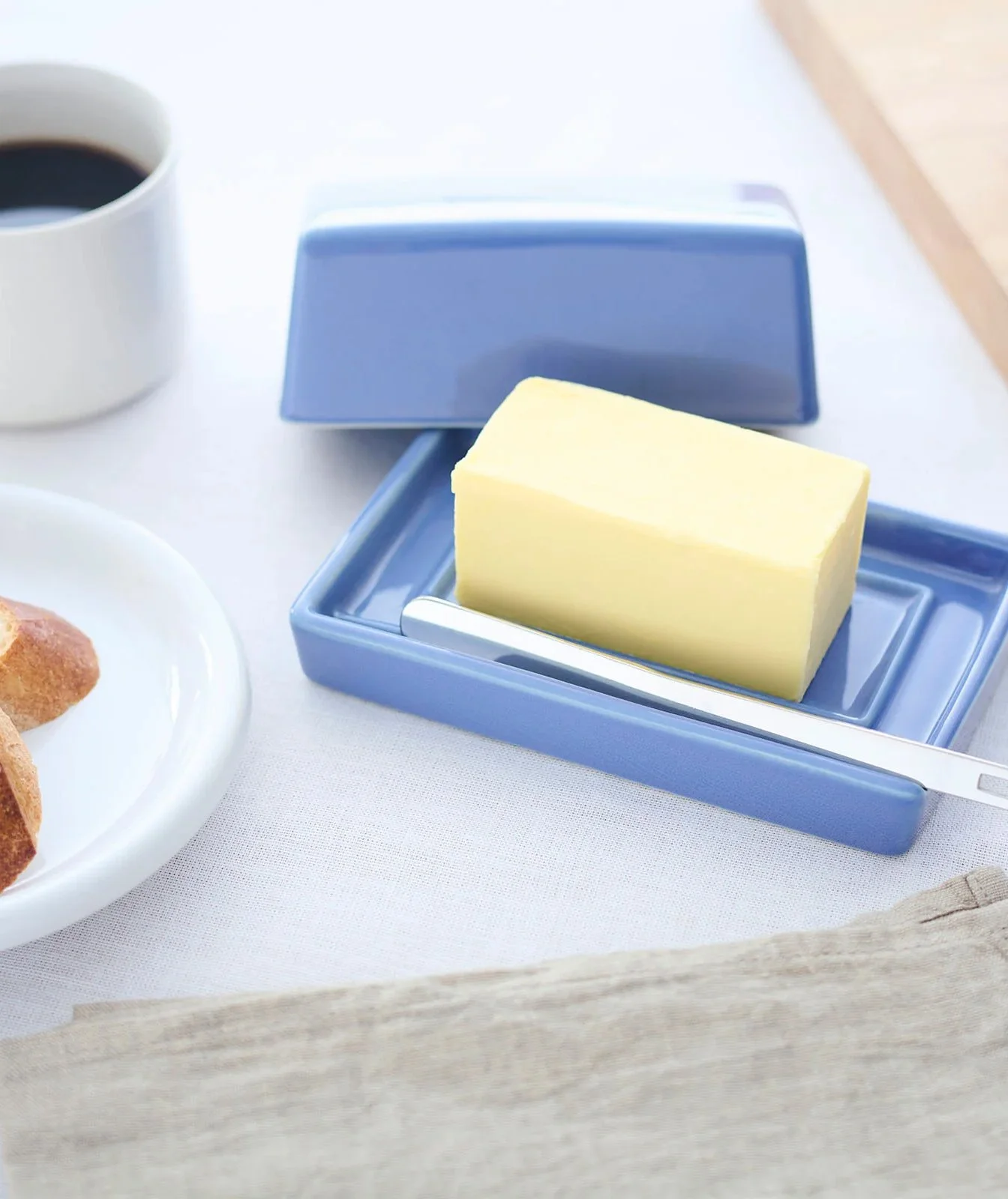 Bee House Butter Dish with Knife in Blueberry 2.jpg