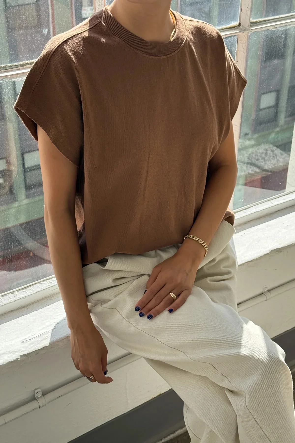 1 Le Bon Shoppe Jeanne Tee in Mud.jpg