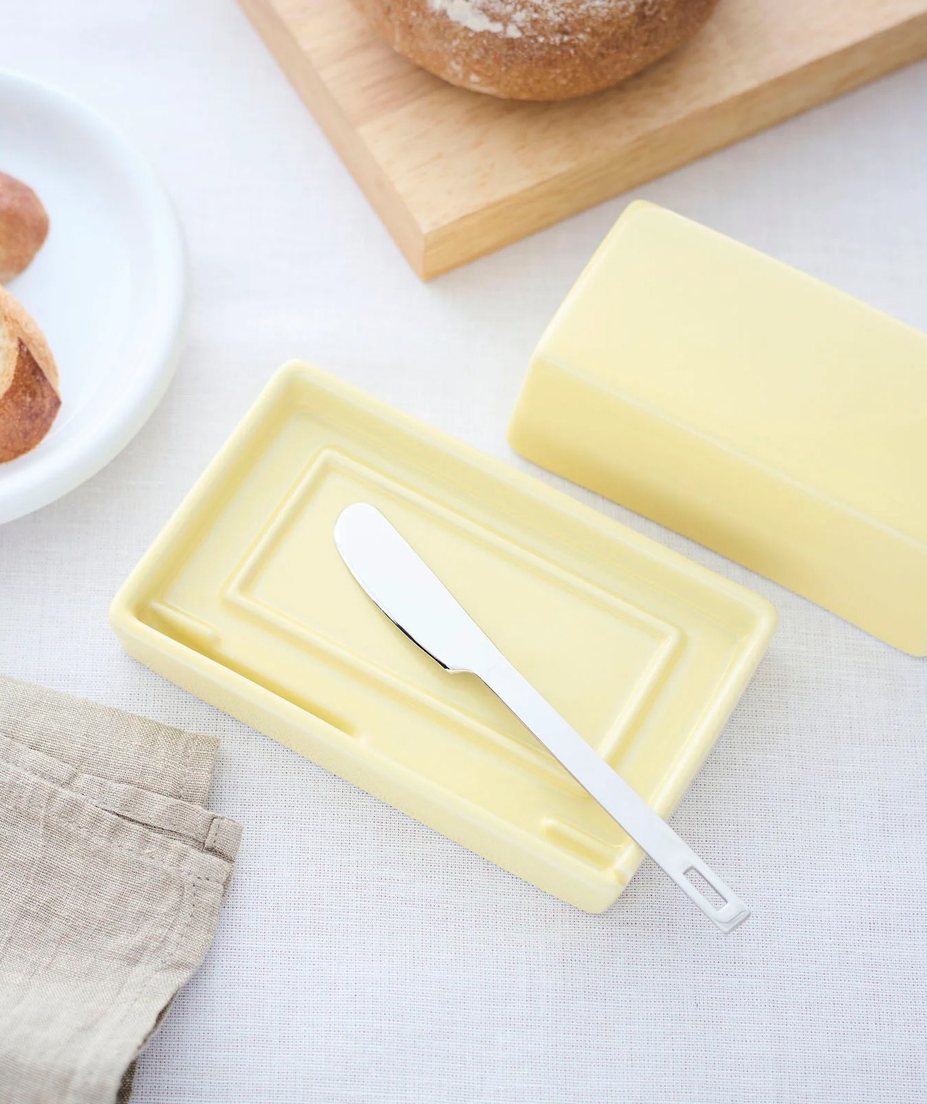 Bee House Butter Dish with Knife in Banana 2.jpg