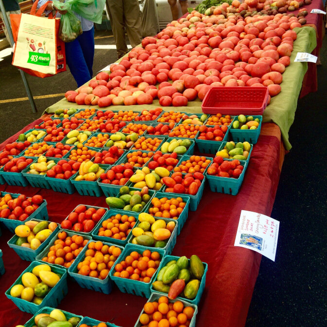 fresh-tomatoes-farmers-market.jpg