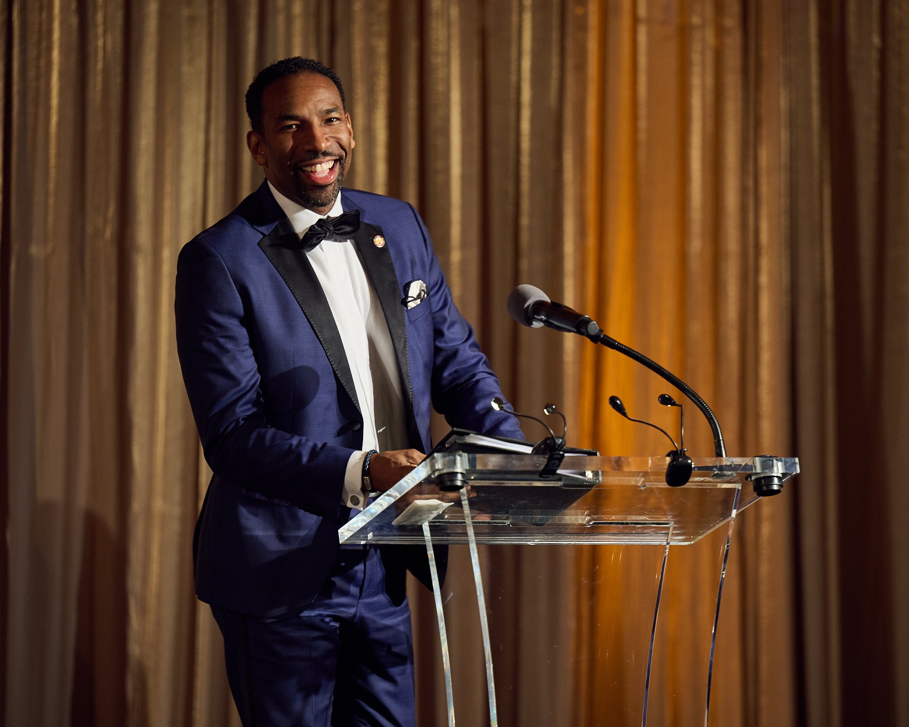 Atlanta Awards Ceremony and Keynote Speaker Event Photography
Mayor Andre Dickens in formal attire addresses guests from a podium during an Atlanta corporate awards ceremony