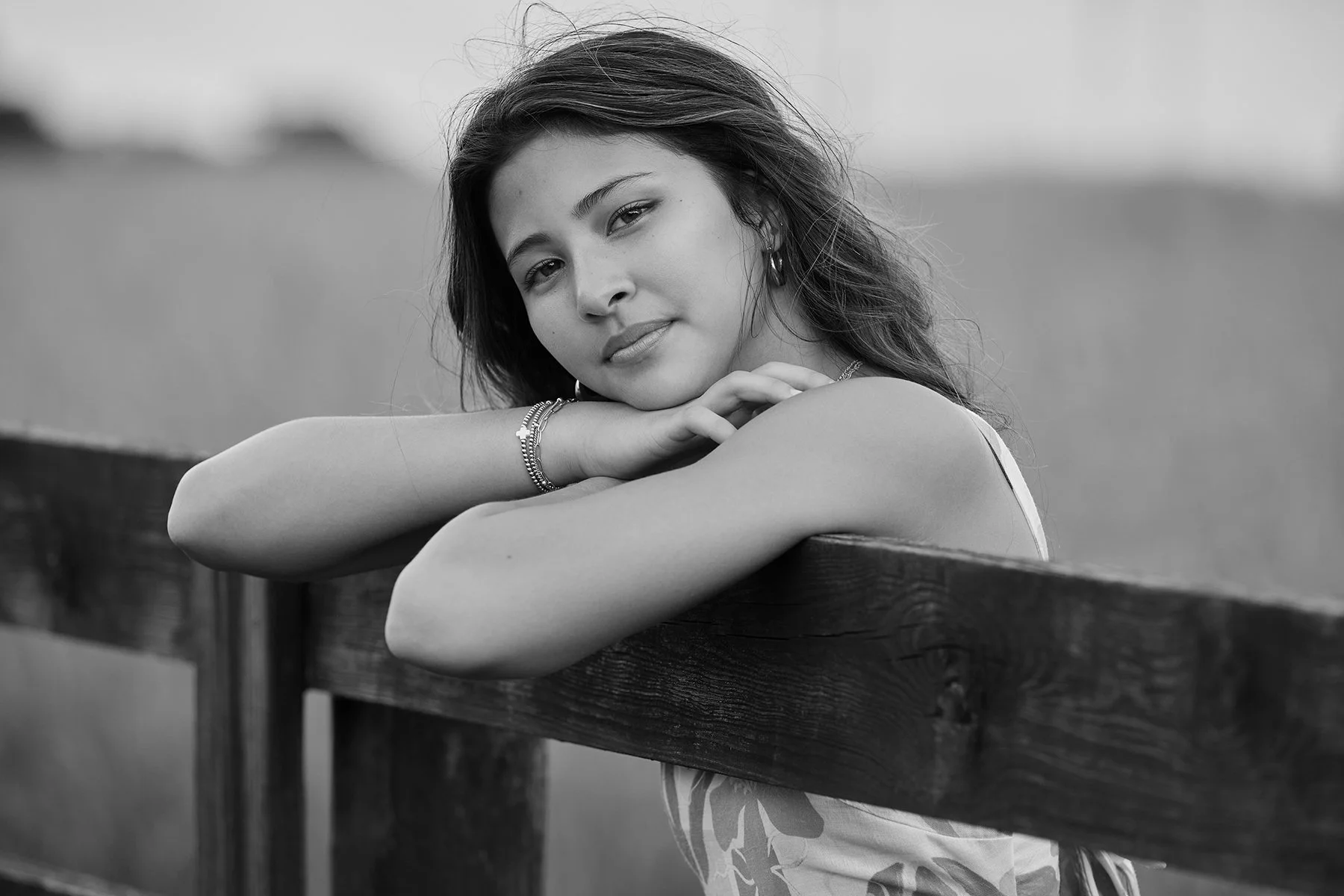 Peachtree City Senior Girl Black and White Portrait | South Atlanta Photography
Black-and-white portrait of a senior girl leaning against a wooden fence during a relaxed outdoor senior photography session in Peachtree City, Georgia.