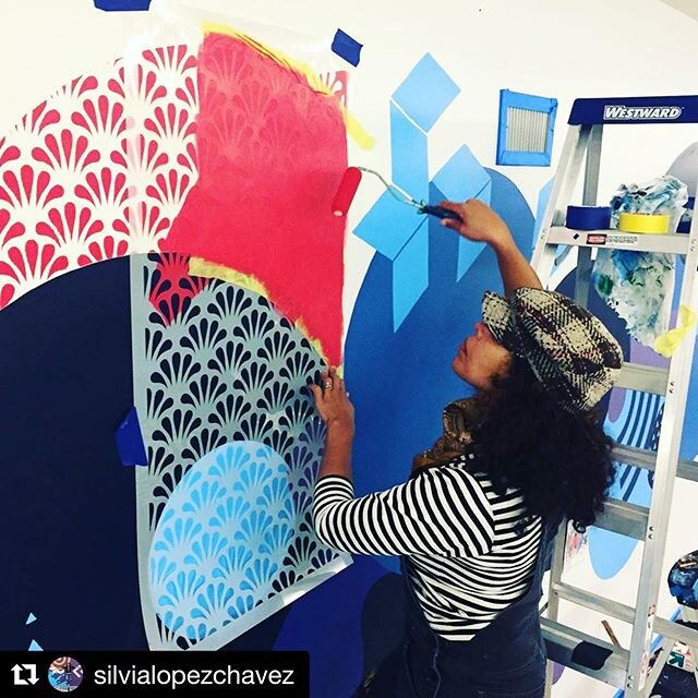 So excited to share @silvialopezchavez&rsquo;s progress on her new mural @harvardkennedyschool! #artforallsettings #Repost @silvialopezchavez
・・・
Jamming on this wall today! It is amazing to paint indoors: temperature controlled environment, on a smo