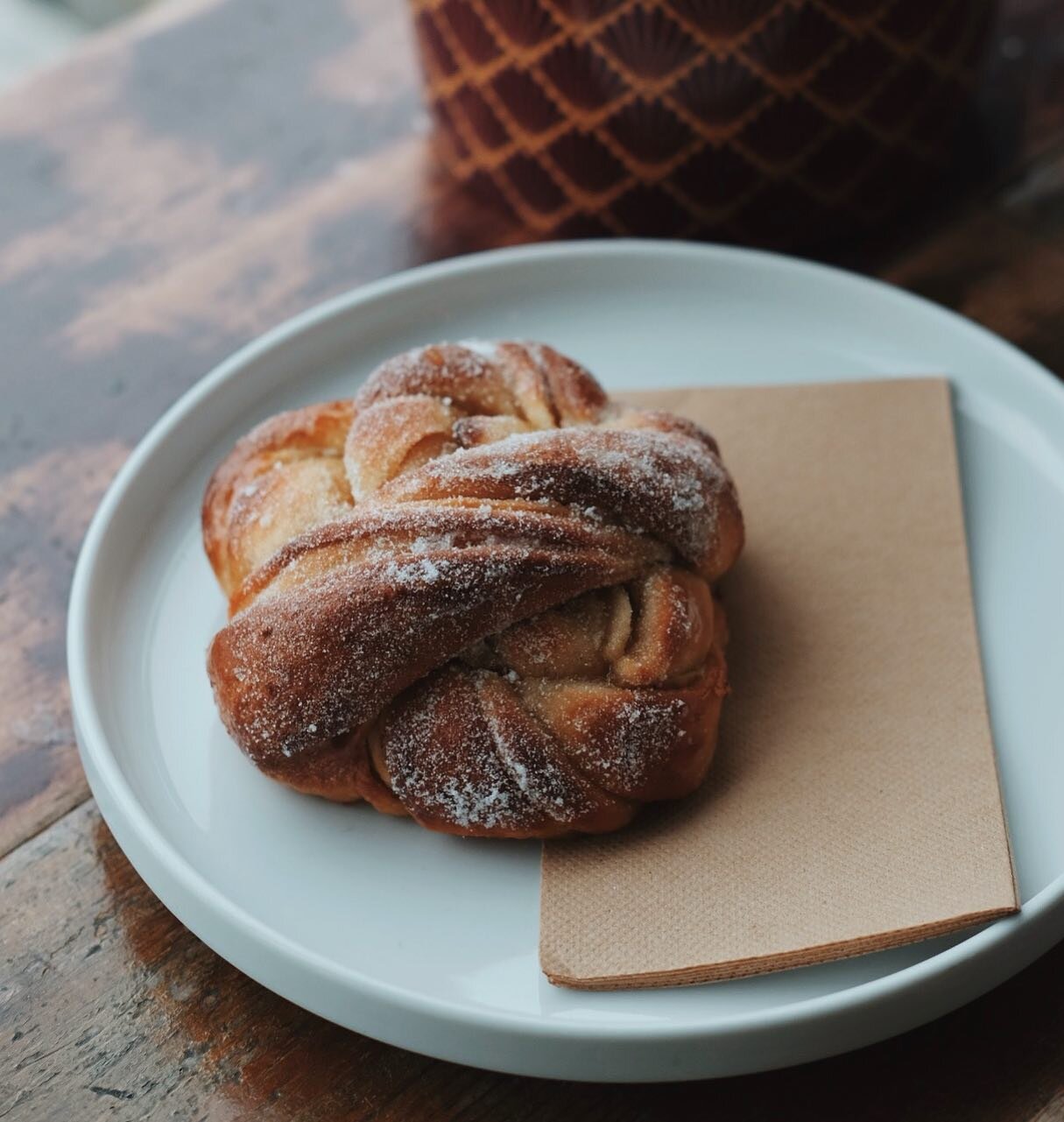The OG. Freshly baked @byggabo buns serving at our place from 7am Mon-Sat; 8am Sunday. 

Preorders happening through our website (link in profile).
#kanelbullar #swedishbuns #vegan #veganfood #whatveganseat #plantbased #coffeeshop #coffeetime #coffee