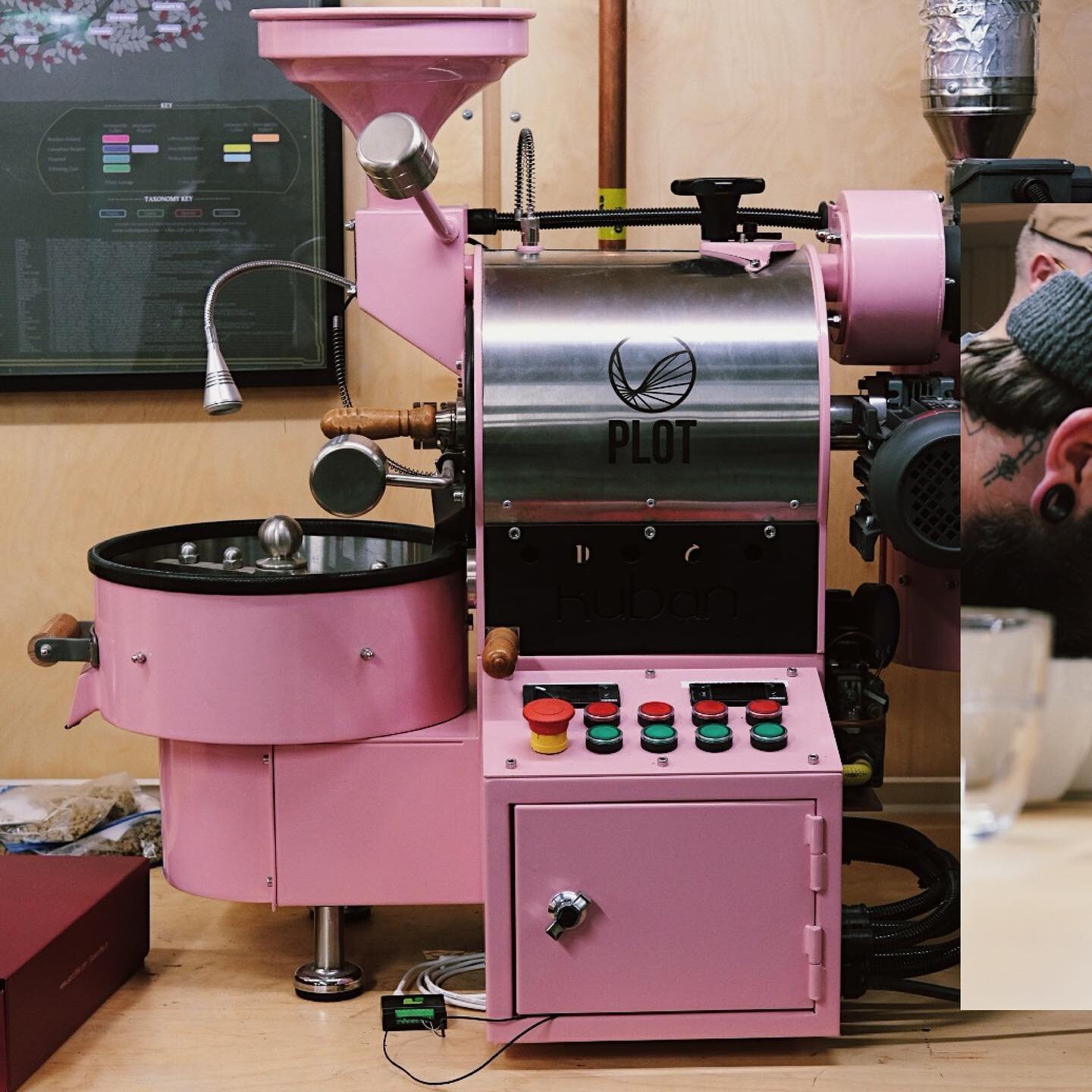 This year for our Xmas coffee we teamed up with London based babes (and owners of the pinkest coffee gear) @plotroasting. 

After cupping a range of coffees from all over the world we settled on 
Lemus Bella Vista - a beautiful crop from El Salvador 