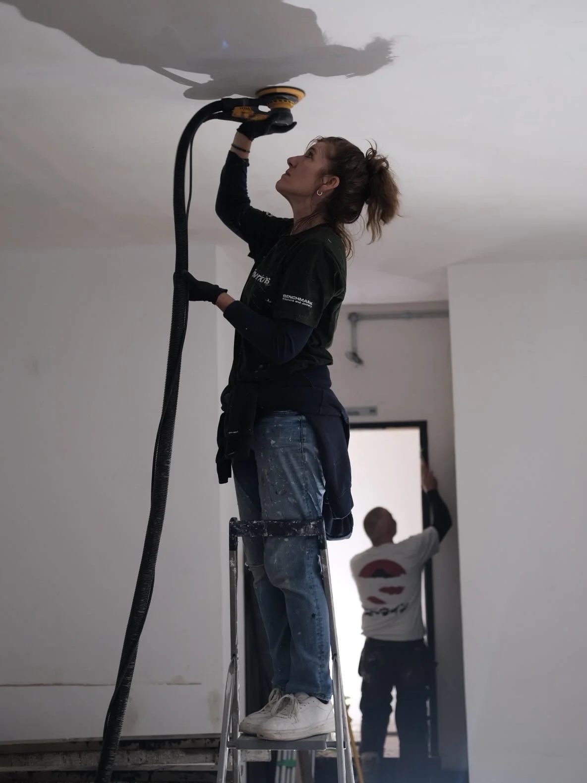 How it&rsquo;s going over the road: Tom&rsquo;s listening to 90&rsquo;s dance bangers; @mollyjonesstudio&rsquo;s mural refuses to be painted over; holes are getting filled; @tinyandthehouse makes important decisions. 

Meanwhile, come catch us in @cu