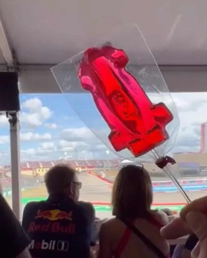 F1 FORMULA @TX. I made 300 Racing Car candy🏎️ Aww it&rsquo;s so nice sound!!!👍
*
*
*
*
*
米
#candy5 #lollypop #sweets #edibles #edibleart #candyart #amezaiku #happy #japan #f1formula #instagram #smile #nyart #sweet #cake #candylady #candy5 #japan #d