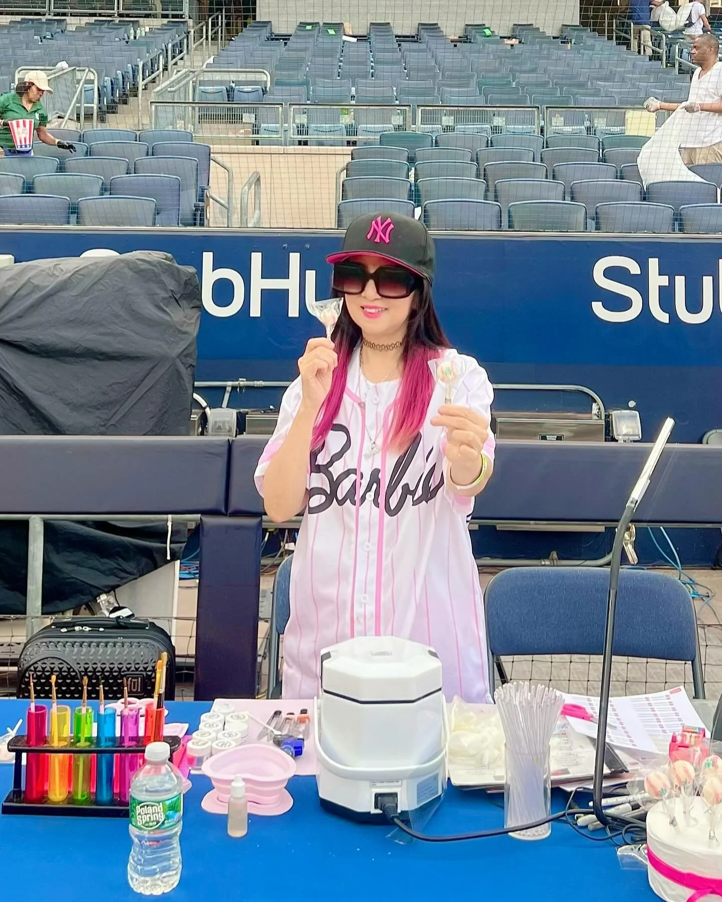 Yankees Stadium 🏟️ Players Event ⚾️LOV this field. Soooo beautiful!!🤩 TKS my Production👍
*
*
*
#candy5 #lollypop #sweets #edibles #edibleart #candyart #baseball #isomalt #amezaiku #happy #japan #japanculture #yankees #instagram #smile #nyc #nyart 