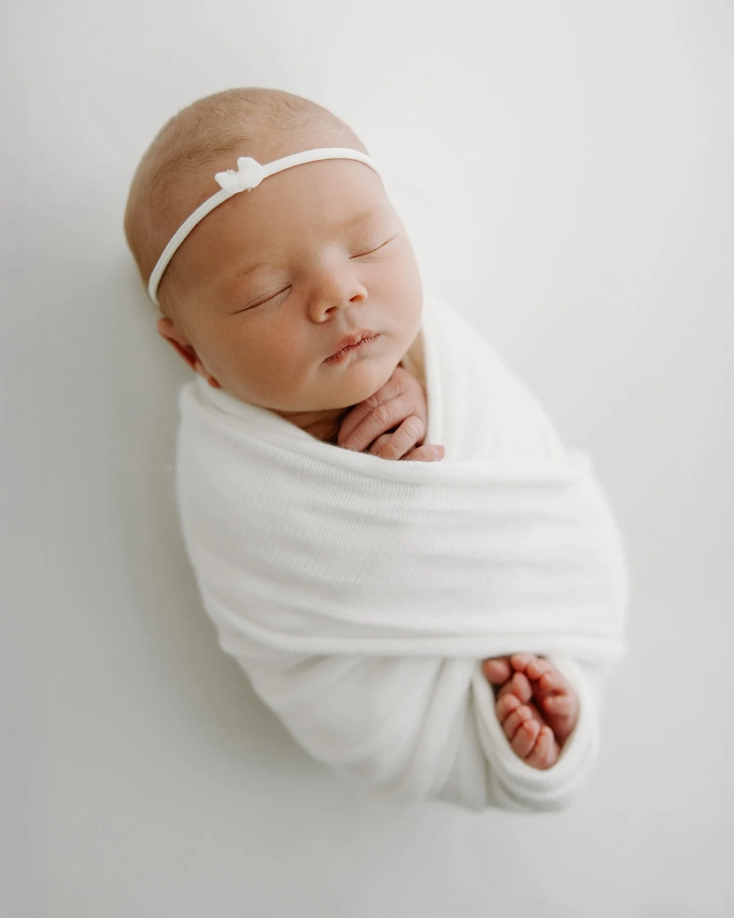 Possibly nothing cuter than baby squeaks and their little scrunchy faces. 😘 Oh and the newborn scrunch, the endless snuggles, the tiny toes, etc.