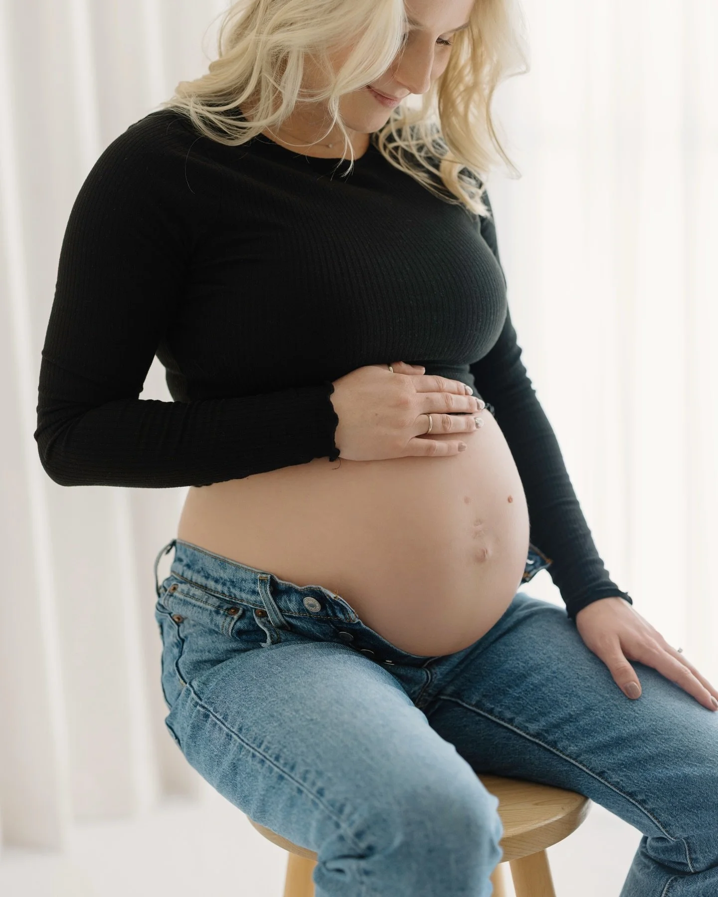 A few favourites from a studio maternity session. 🤍