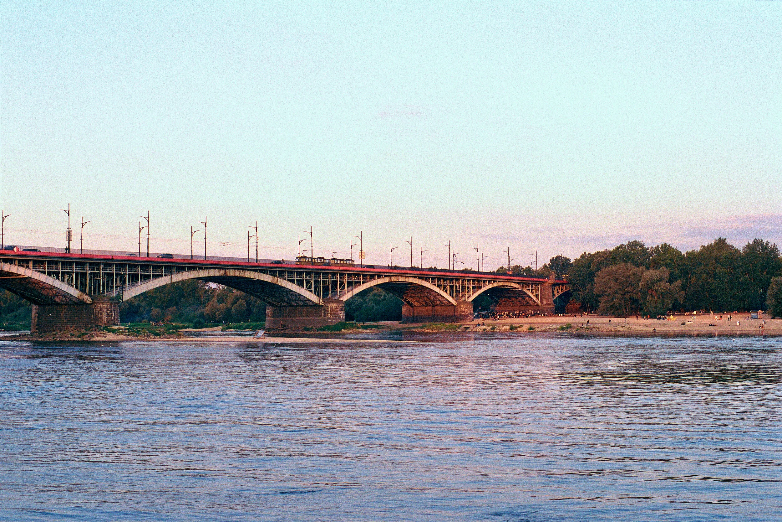 WARSAW THROUGH PRAKTICA DTL3 | PORTRA 400