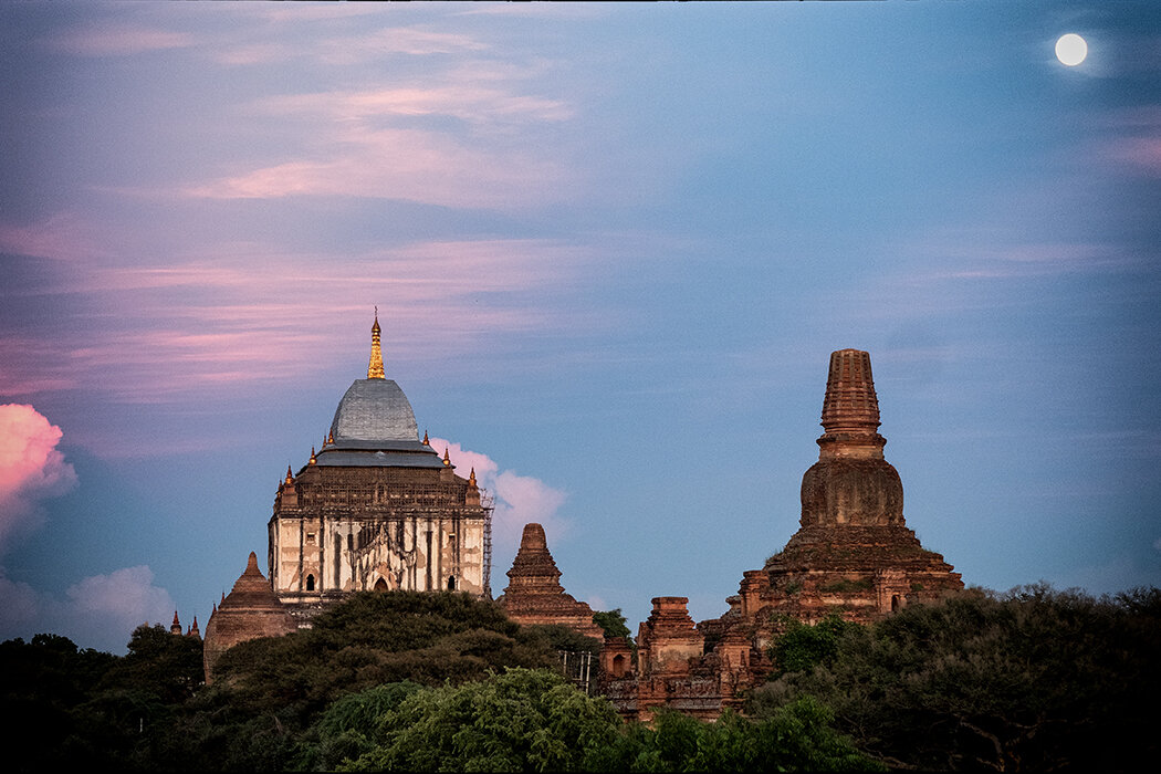 moon over bagan.jpg