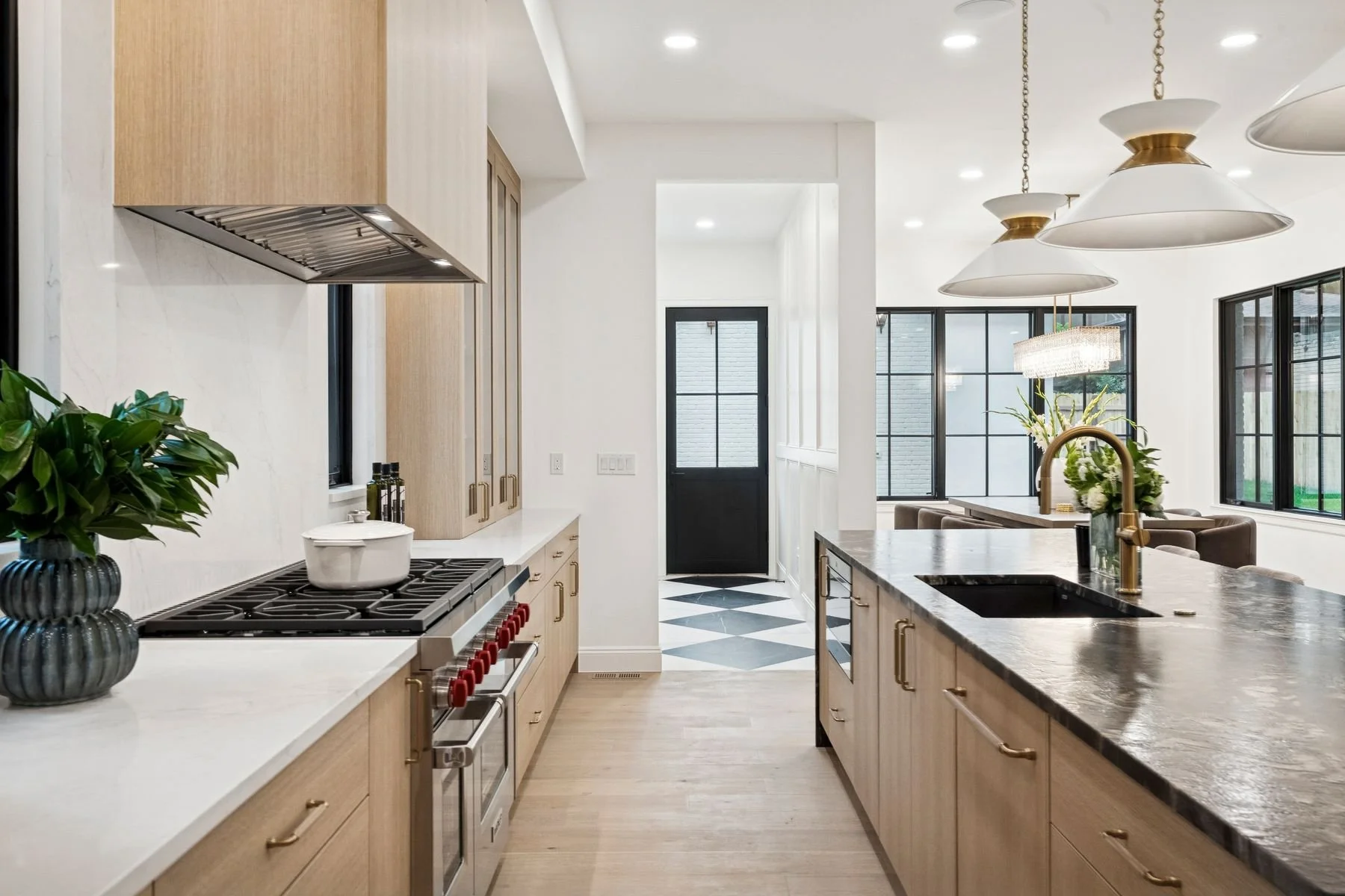 Shannon Tiger 1208 S Vine St Wash Parkphoto_online_007.jpg